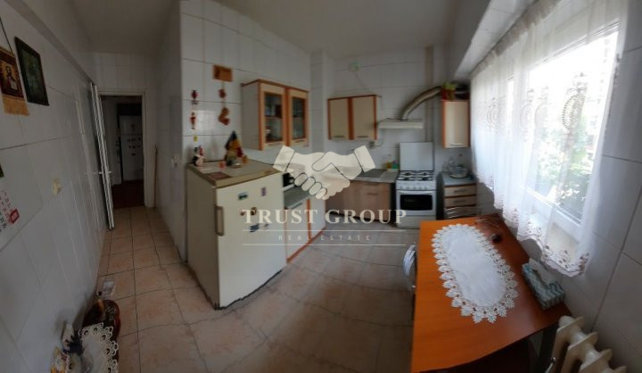 Apartament 4 camere in Universitate