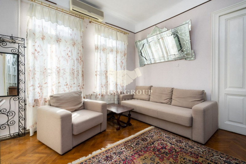 Apartament 4 camere Ultracentral | in vila | curte | garaj