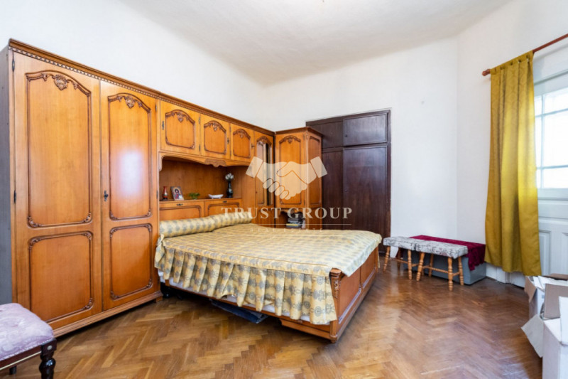 Apartament 4 camere Ultracentral | in vila | curte | garaj