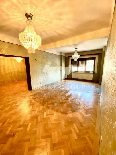 Apartament 4 camere + 1 camera de serviciu + boxă + garaj 