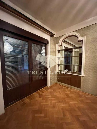 Apartament 4 camere + 1 camera de serviciu + boxă + garaj 