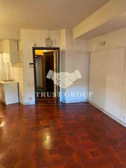 Apartament 4 camere + 1 camera de serviciu + boxă + garaj 