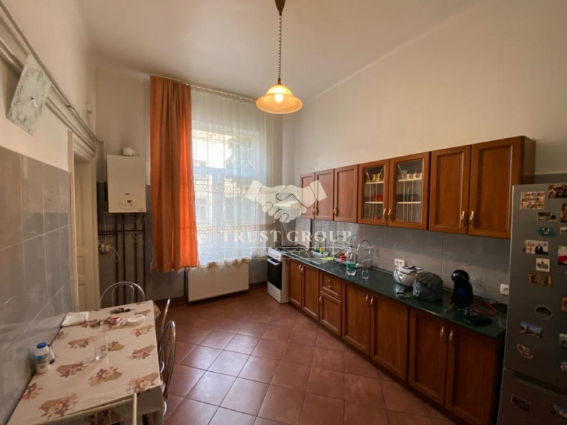 Apartament 4 camere Kogalniceanu | Curte 170mp | Loc de parcare & Boxa 