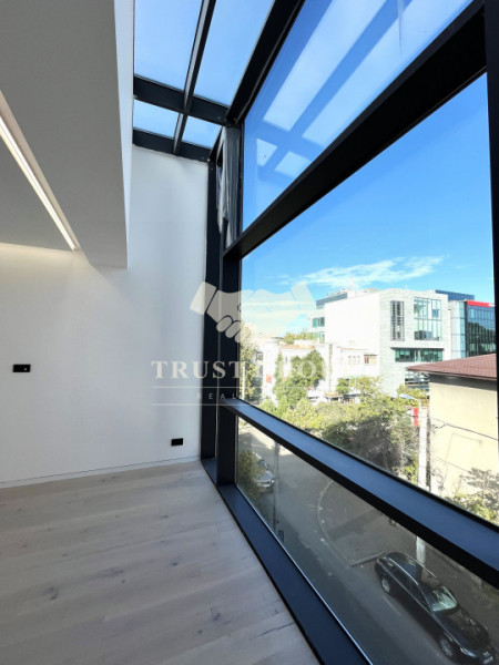 Penthouse 4 camere Lux - Aviatorilor | Loc de parcare