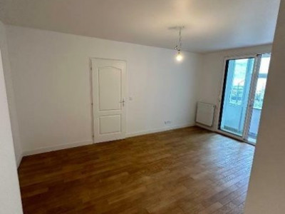 Apartament 2 camere Capitale | renovat | centrala proprie