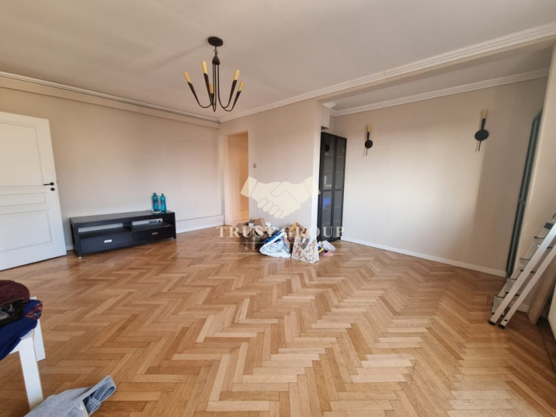 Apartament 3 camere Ultracentral | centrala | parcare in curte| boxa| fara RISC