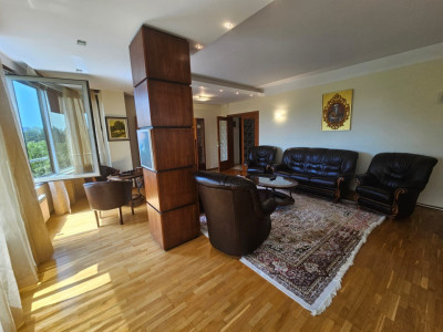 Apartament 3 camere - Primaverii 