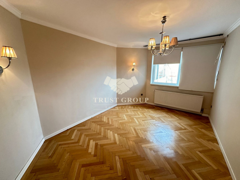 Apartament 3 camere Ultracentral | centrala | parcare in curte| boxa| fara RISC