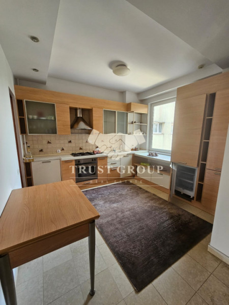 Apartament 3 camere - Primaverii 