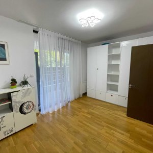 Apartament 3 camere + curte Baneasa