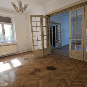 Vila 8 camere Capitale | Curte proprie | Loc de parcare