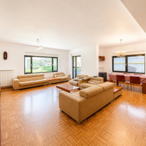 Apartament 4 camere Capitale + Curte | Loc de parcare & Boxa